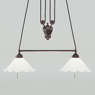 Hhenverstellbare Balkenlampe in Messing antik mit gerschten Schirmen