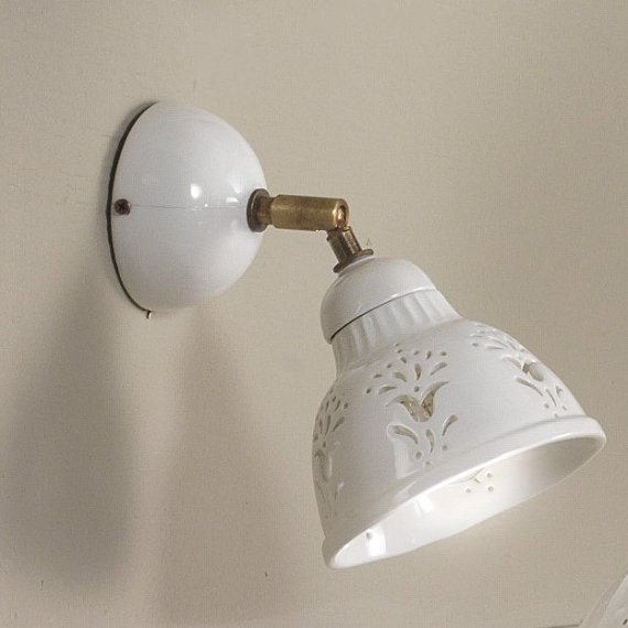 Kleine einstellbare Wandlampe mit glockenfrmigem Keramikschirm
