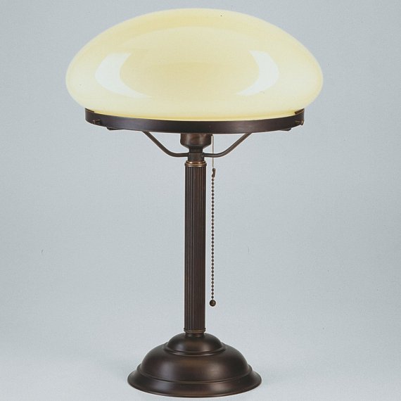 Tischleuchte in Messing antik mit flachem, elfenbeinfarbenem Glas