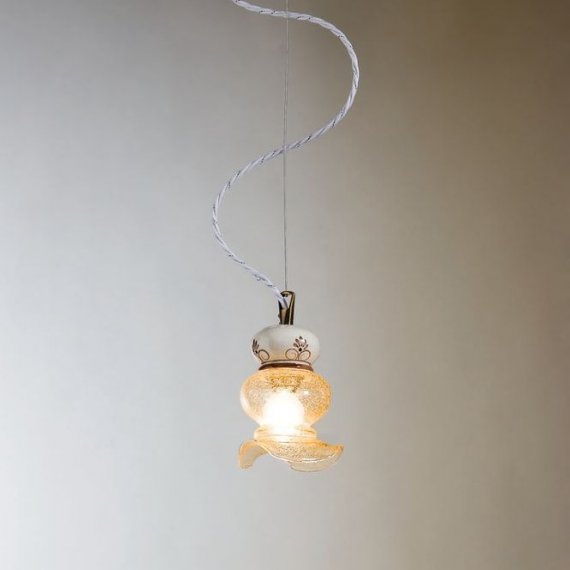 Hngelampe mit brauner Bemalung und Schirm in Amberglas antik mit Blschen