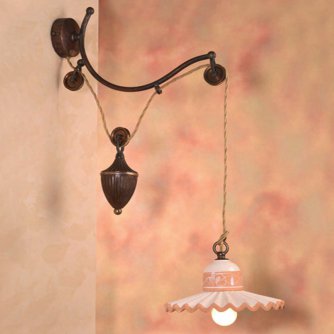 Landhaus-Wandlampe mit Keramik-Schirm