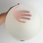 Deckenlampe mit mattiertem Kugelglas