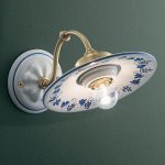 Klassische Wandlampe mit Keramik-Schirm von Ferroluce