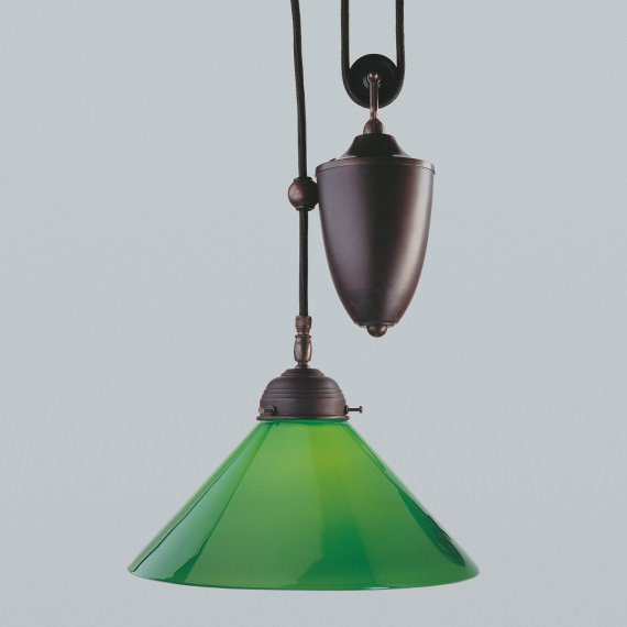 Zuglampe in Messing antik mit konischem, grünem Glasschirm
