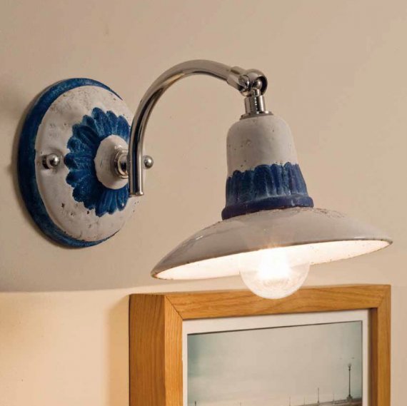FIESOLE Wandlampe mit Keramik in Emailweiß/Blau und Chromhalterung, Schirmdurchmesser 15cm