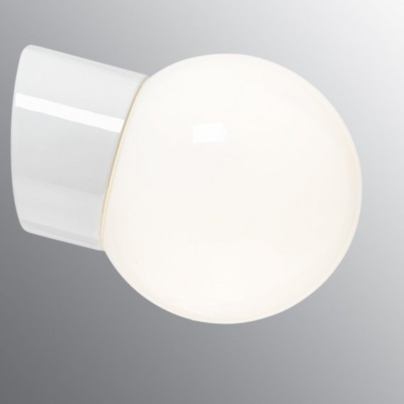 Wandleuchte mit weißem Sockel und glänzend weißer Glaskugel, Durchmesser 15cm (IP54)