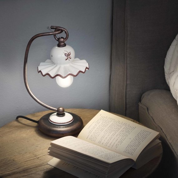 Italienische Nachttischlampe mit Keramikschirm