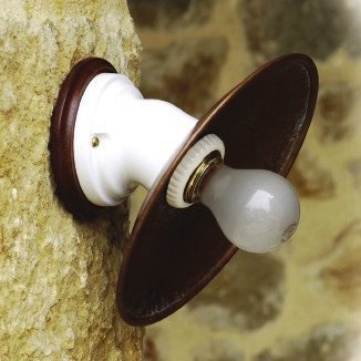Wandlampe Schedar mit kleinem rundem Kupferschirm