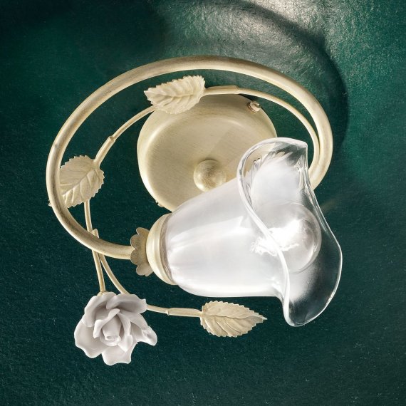 Deckenlampe mit Glasschirm und Blüte in weißer Keramik, Halterung weiß goldschattiert