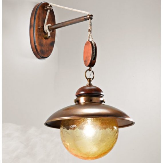 Schiffslampe mit Seil-Abhngung, in Messing antik mit amberfarbenem Glas