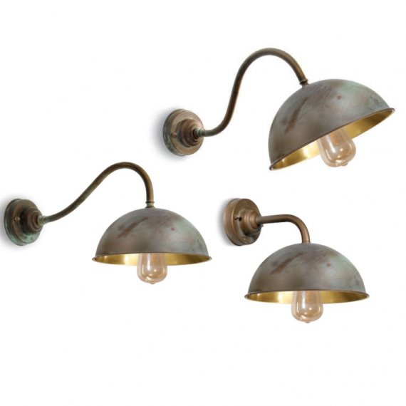Hoflampe in Messing antik Grünspan mit polierter Schirminnenseite