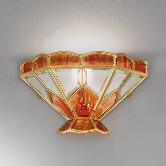 Wandlampe mit farbigem Glas in Amber